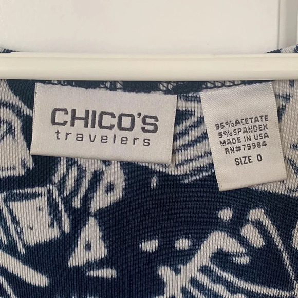 Chico’s Travelers Art to Wear Stretch Tunic Top Blue and White Size 0 - Picture 2 of 6